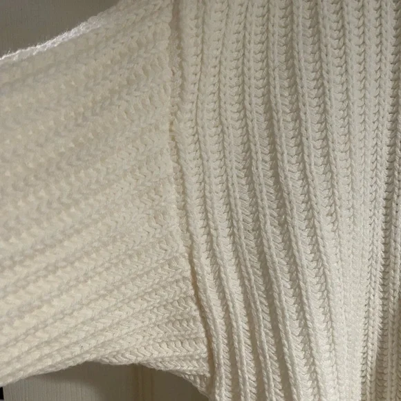 American Eagle Sweater. Size Small. NWT. Cream. Ribbed. Buttons. - Picture 4 of 5